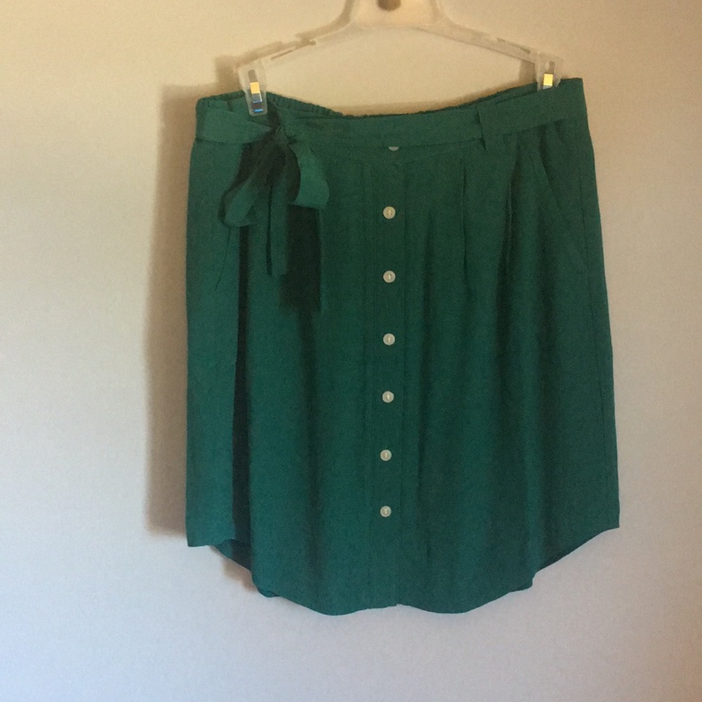 Never worn size S high waisted skirt.